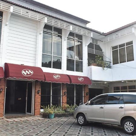 Reddoorz Near Kampung Warna Warni Hotel Malang Eksteriør billede