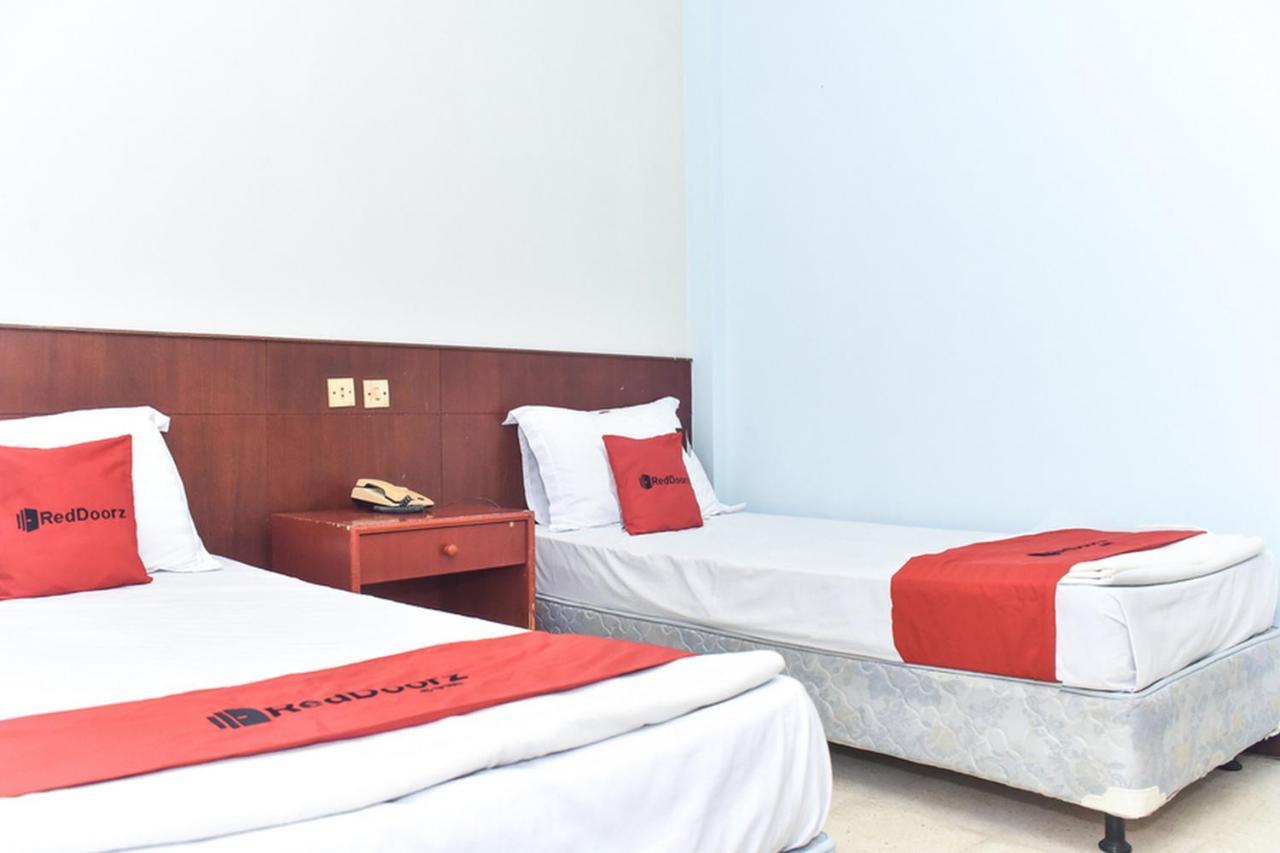 Reddoorz Near Kampung Warna Warni Hotel Malang Eksteriør billede