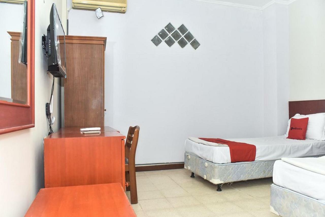 Reddoorz Near Kampung Warna Warni Hotel Malang Eksteriør billede