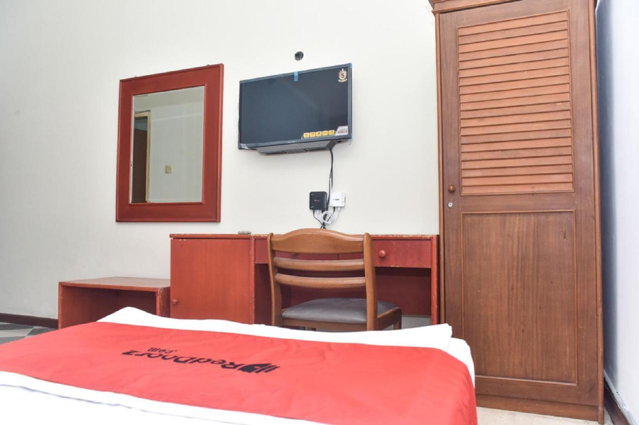 Reddoorz Near Kampung Warna Warni Hotel Malang Eksteriør billede