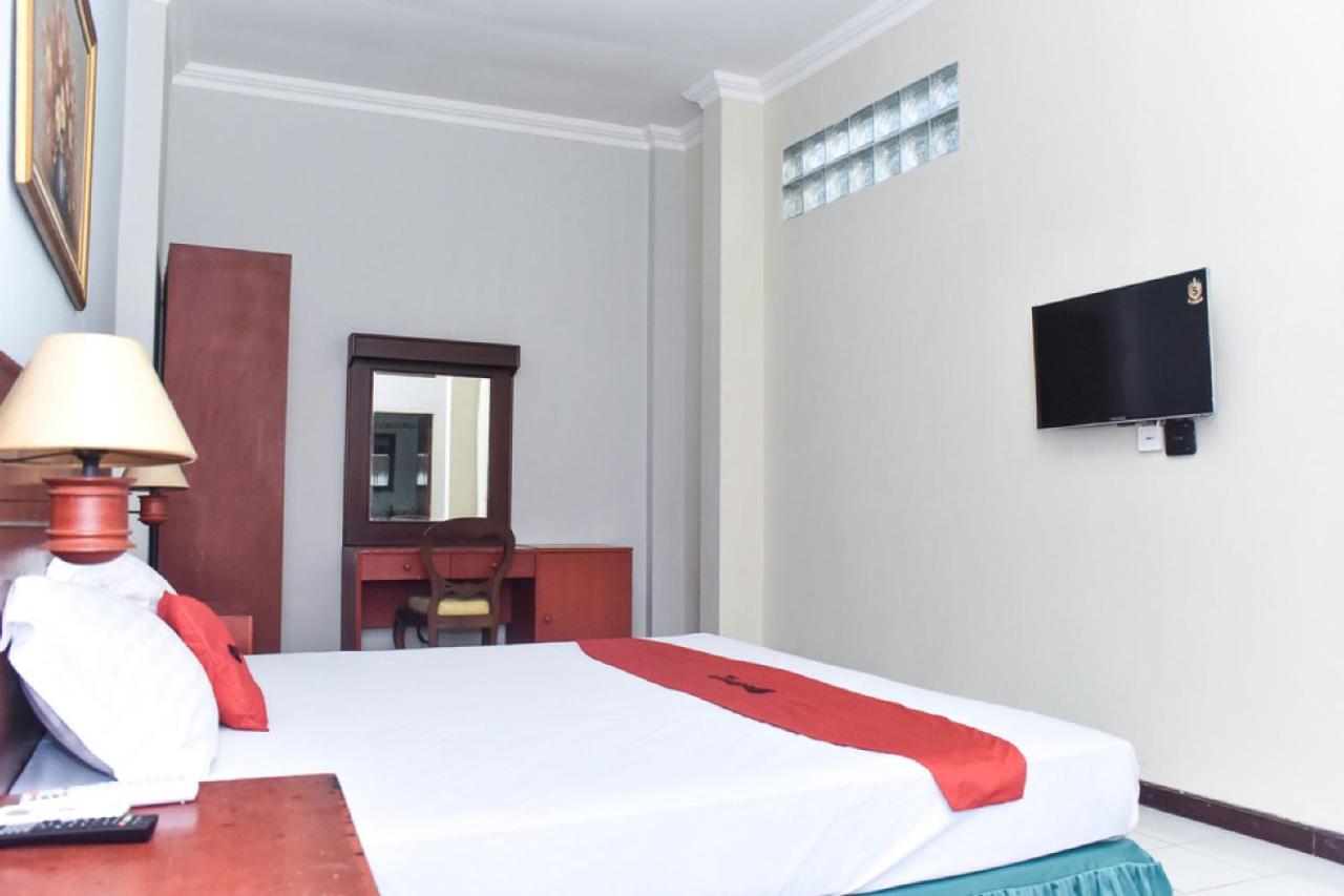 Reddoorz Near Kampung Warna Warni Hotel Malang Eksteriør billede
