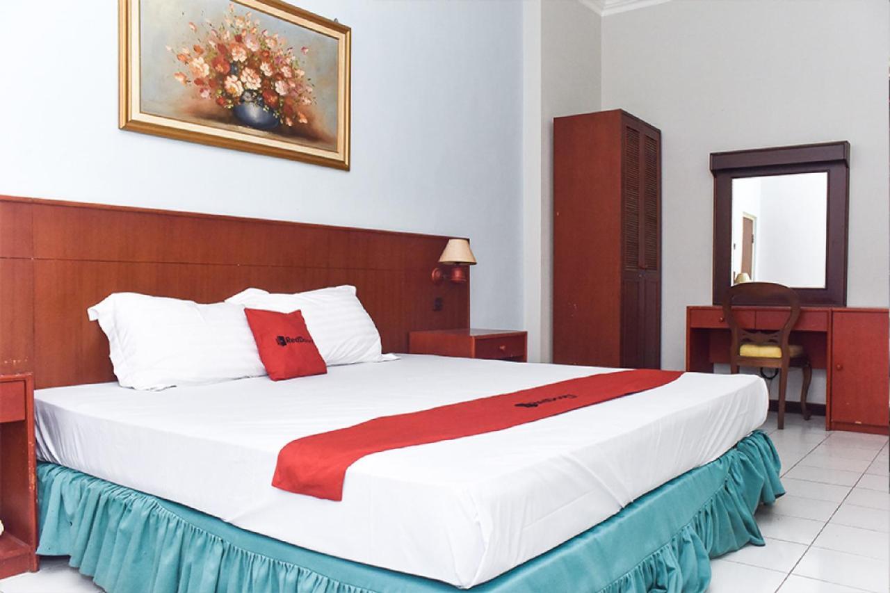 Reddoorz Near Kampung Warna Warni Hotel Malang Eksteriør billede