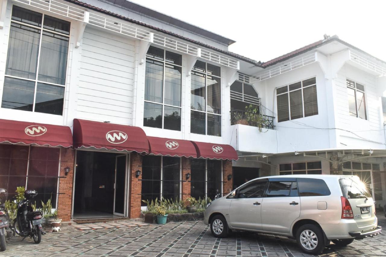 Reddoorz Near Kampung Warna Warni Hotel Malang Eksteriør billede